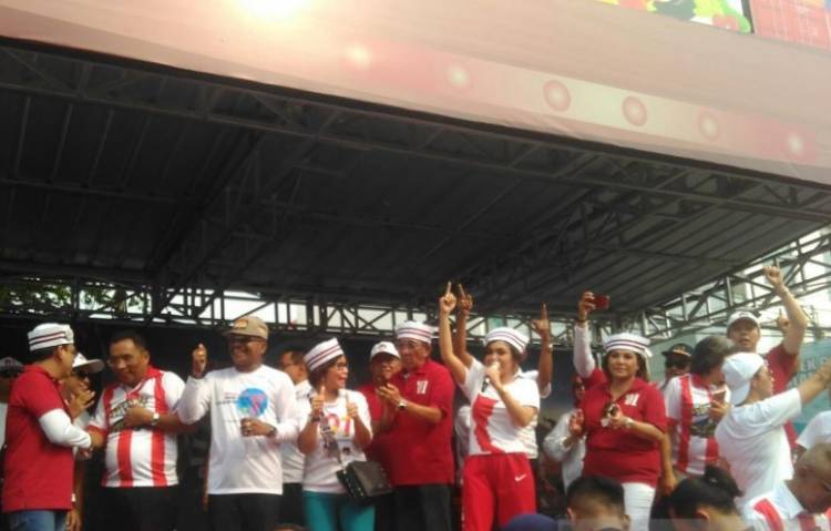 Yuni Shara Pimpin Bernyanyi Jelang Kedatangan Jokowi di KIS