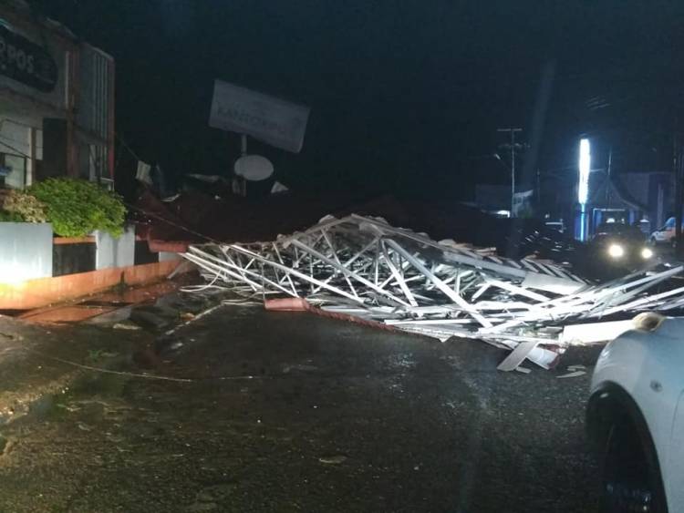 Hujan dan Angin Kencang, Atap Kantor Pos Muara Bungo Luluh Lantak