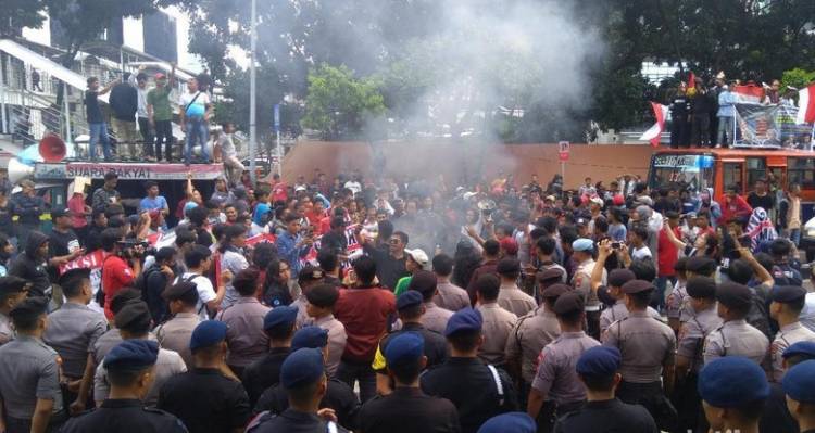 Massa Tandingan Ganggu Acara #2TahunNovel