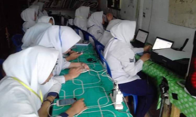 Alasan Komputer Tak Cukup, USBN di MTS Babussalam Bawa HP