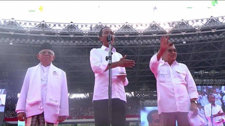 Dihadapan Ribuan Pendukung, Jokowi Wakafkan Diri untuk Indonesia