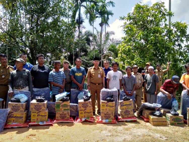 Walikota Fasha Serahkan Bantuan Korban Puting Beliung