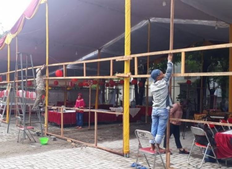 Warga Surabaya Bangun TPS Unik Bertema Bhinneka Tunggal Ika