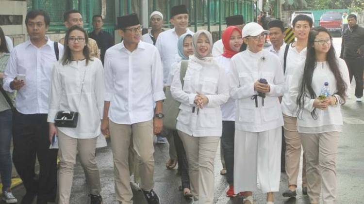 Sandiaga Nyoblos di TPS 02 Diiringi Lantunan Shalawat