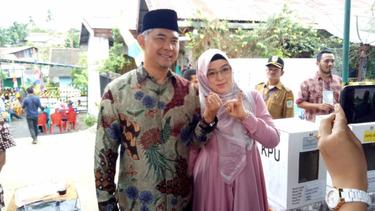 Walikota Jambi dan Istri Nyoblos di TPS 13, Ini Pesannya...