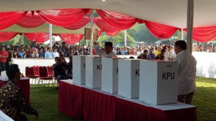 Nyoblos di TPS 41, Prabowo: Bismillahirrahmanirrahim