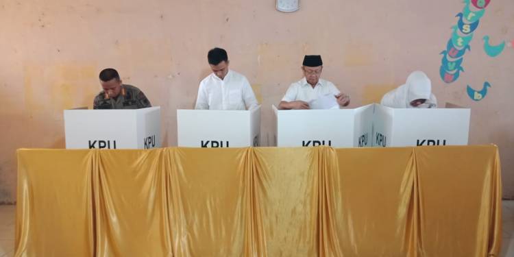 Jokowi Tumbang di TPS Ketua Golkar Sarolangun Cek Endra