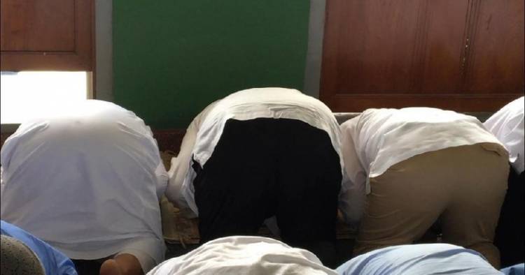 Begini Momen Prabowo Shalat Jumat dan Sujud Syukur di Masjid Al Azhar