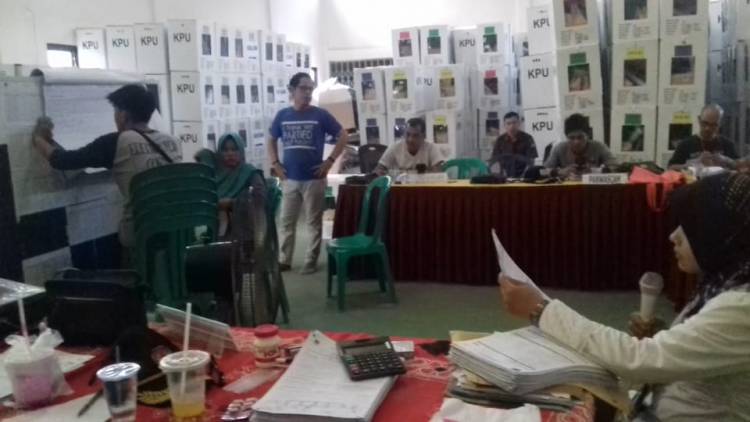 Saksi 02 Ngotot Ada Kecurangan, Ketua PPK Kumpeh Ulu Malah Bilang Begini