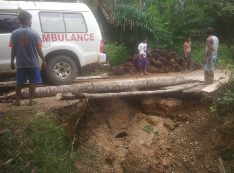Akibat Curah Hujan Tinggi Jalan Air Hitam Sarolangun Amblas