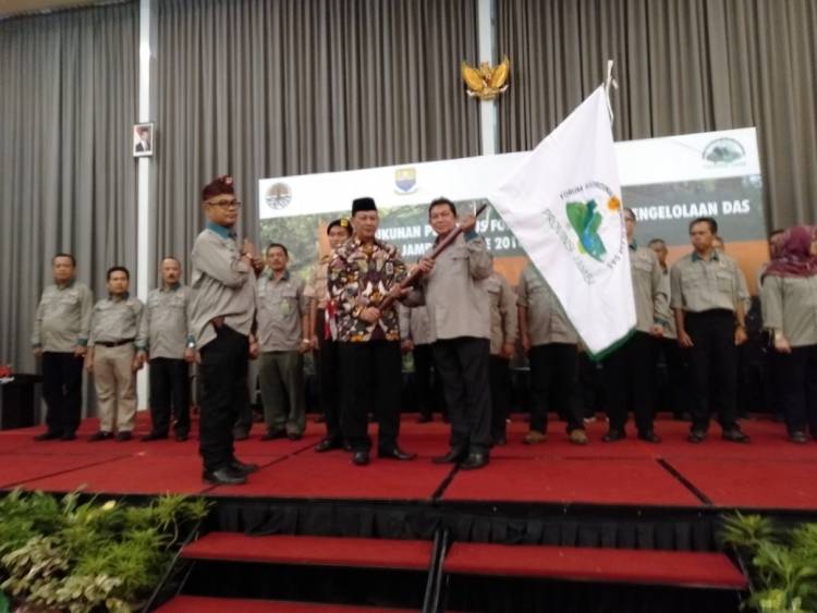 Pengurus Forum Koordinasi Pengelolaan DAS Provinsi Jambi Resmi Dikukuhkan