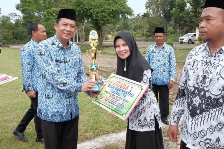 Peringati Hardiknas, Wabup Muarojambi: Mari Majukan Pendidikan dan Kuatkan Kebudayaan