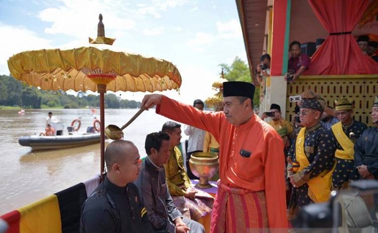 Tradisi "Belimau" Bukan Sekadar Mandi Massal Jelang Ramadhan