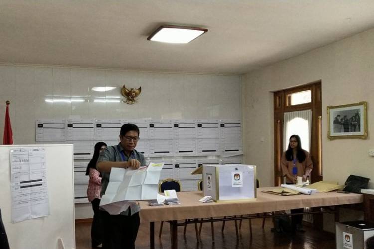 Luar Biasa! Joko Widodo-Ma'ruf Menang Telak di Korea Utara