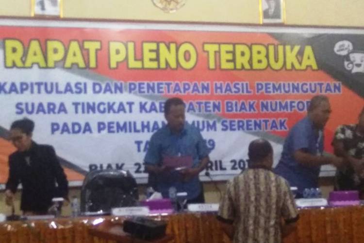 KPU Biak Tetapkan Jokowi-Ma'ruf Amin Raih 65.663 Suara, Prabowo-Sandi Hanya Segini