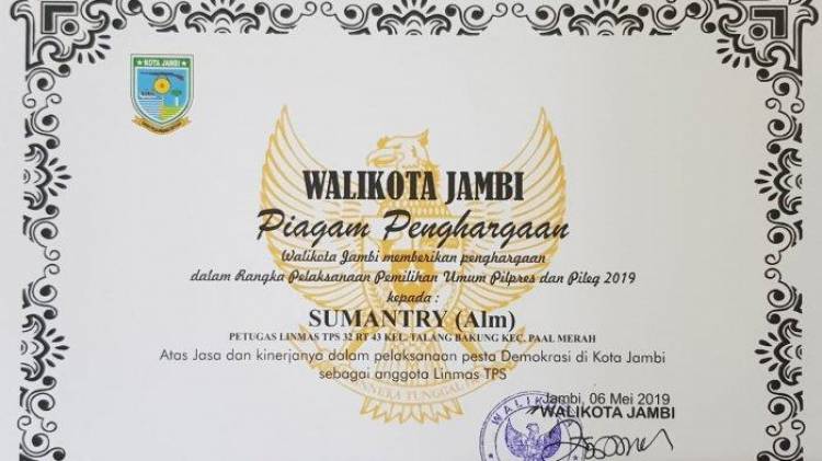 Pemkot Jambi Berikan Piagam Penghargaan Pahlawan Demokrasi