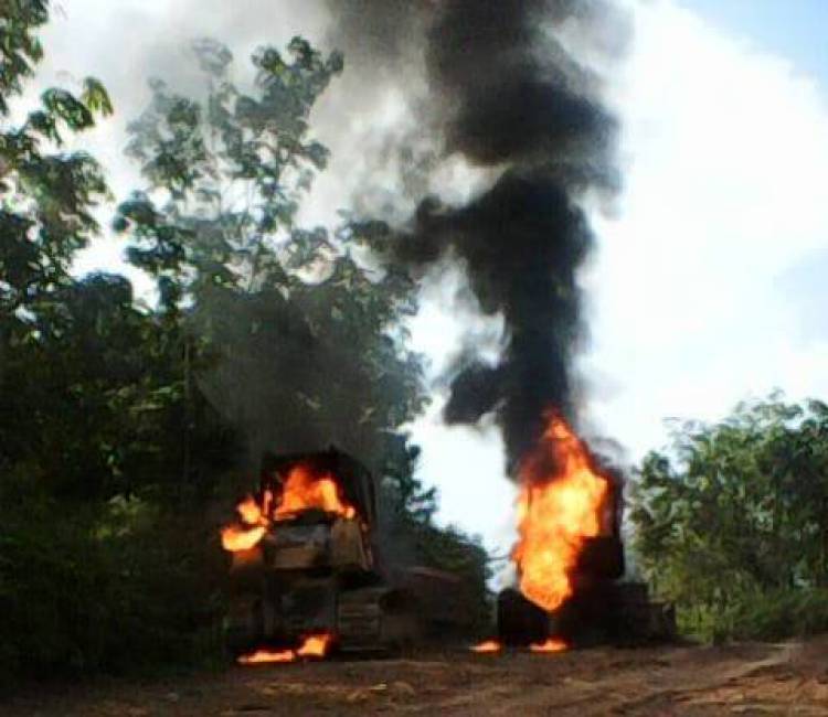 Warga Marah, Alat Berat PT LAJ di Tebo Dibakar