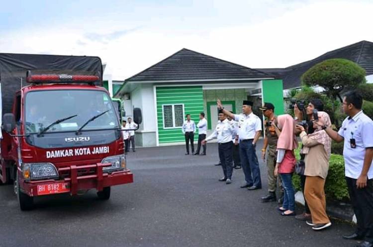 Pray For Pangkal Duri, Walikota Jambi Lepas Armada Bantuan