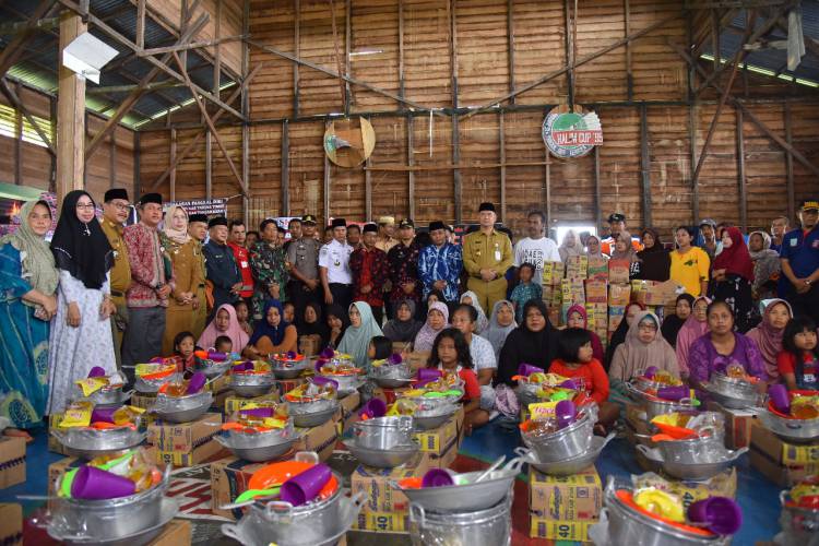 Pimpin Misi Kemanusiaan, Wako Fasha Disambut Haru Warga Pangkal Duri