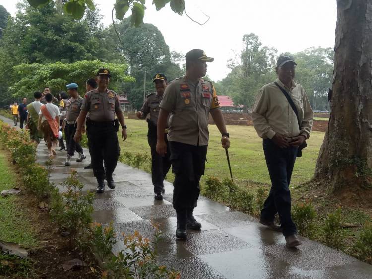 Seratusan Polisi Jaga Perayaan Waisak di Candi Muarojambi