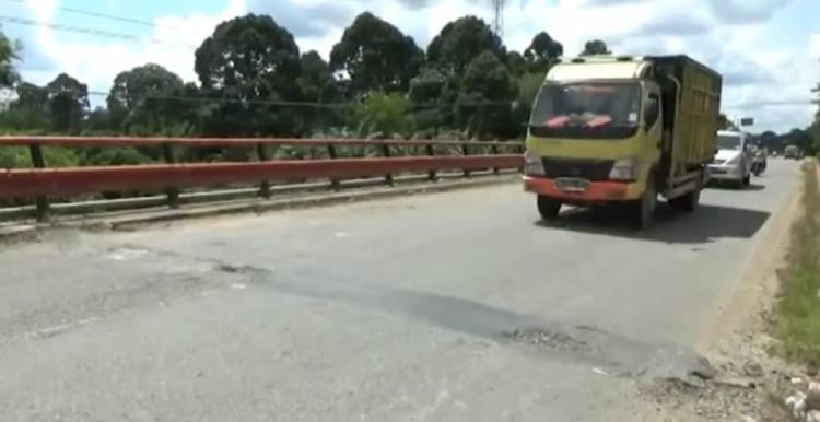 Jelang Mudik Lebaran, Jalan Nasional di Sarolangun Masih Banyak Berlubang