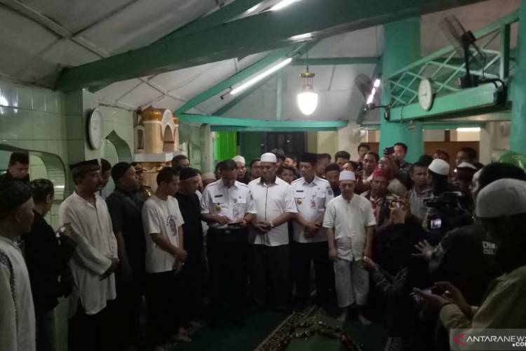 Anies Takziah Korban Tewas Aksi Unjuk Rasa Tolak Hasil Pemilu