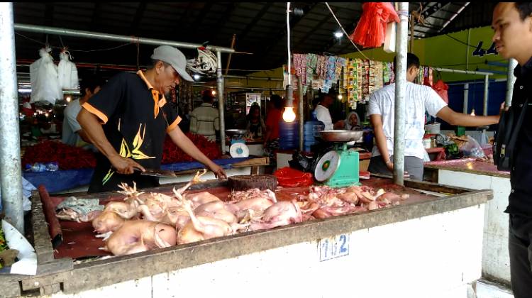 Harga Cabe dan Ayam Stabil, Tetapi Pembeli di Angso Duo Sepi
