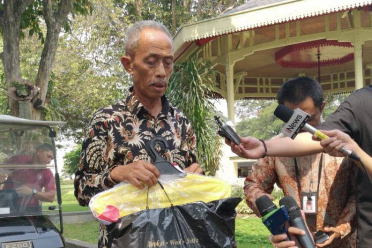 Bertemu Jokowi, Usma Korban Ricuh 22 Mei Cuma Dikasih Baju