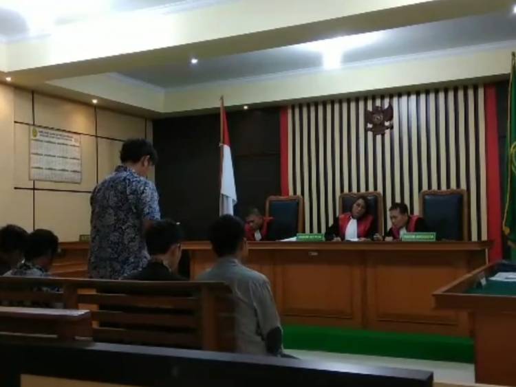 Menangis Tersedu-sedu, BOS Mandiri Terdakwa Kredit Fiktif Minta Keringanan Hukuman