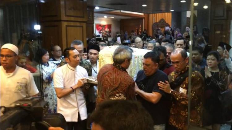 Jenazah Ani Yudhoyono Tiba di Rumah Duka di Cikeas