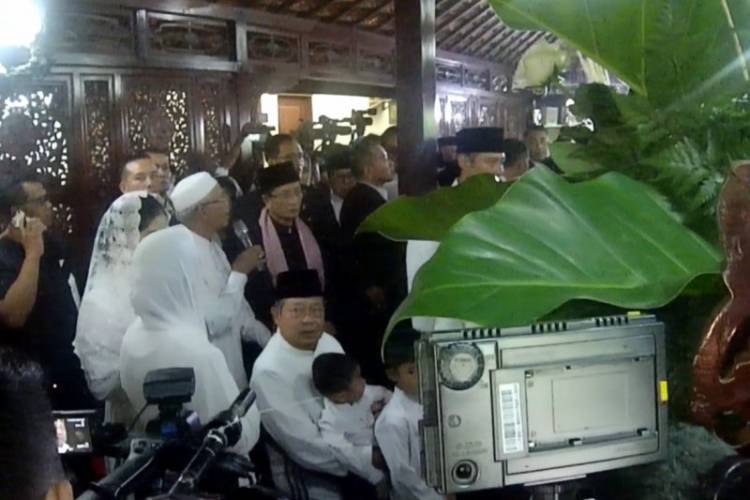 Terharu! SBY Sempat Satukan Air Mata Ani Dengan Air Matanya