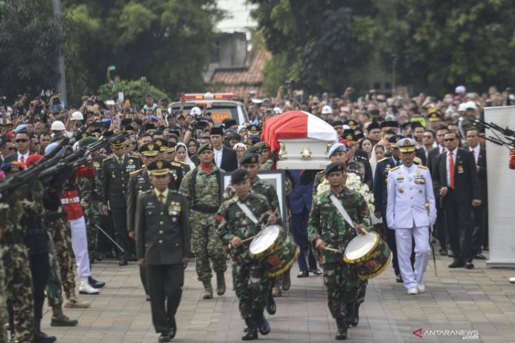 Trending #Selamat Jalan Ibu Ani Yudhoyono di Twitter