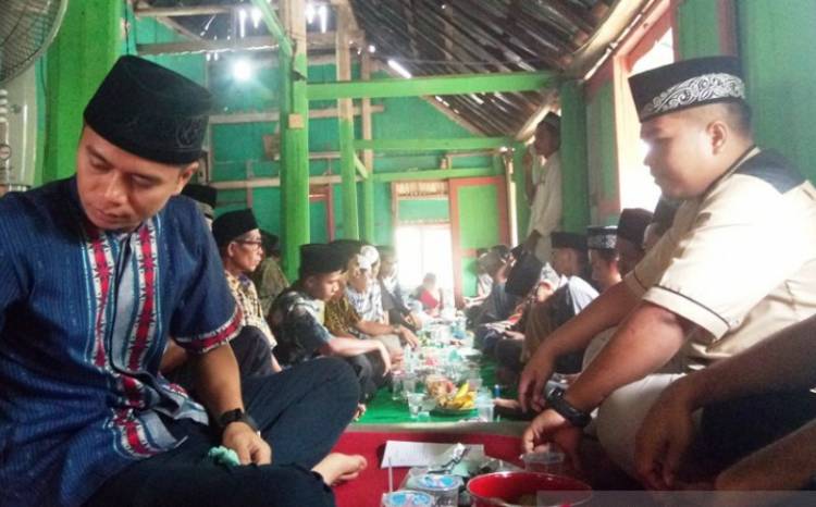 Ziarah Rumah Gadang Tradisi Dharmasraya Rayakan Idul Fitri