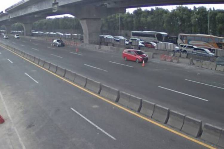 Lalu Lintas Tol Jakarta-Cikampek Padat