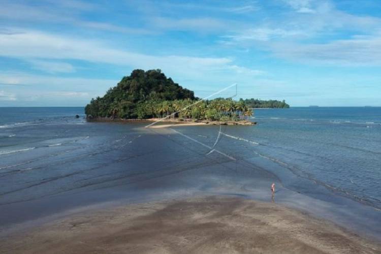 Pantai Air Manis Primadona Wisatawan, Ditargetkan 10 Ribu Pengunjung