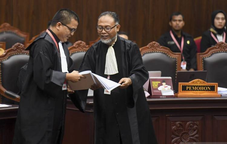 Denny Indrayana: Paslon 01 Lakukan Kecurangan Tersturktur Sistematis dan Masif