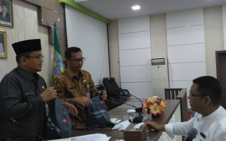 Pemkot Jambi Batasi Penggunaan Kantong Plastik