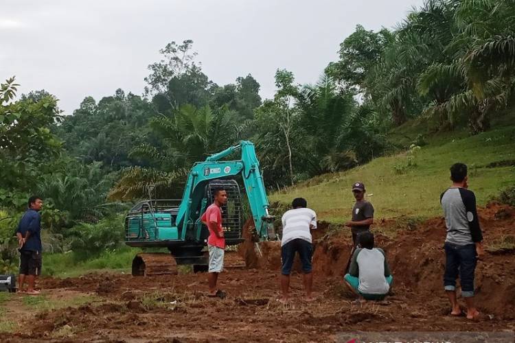 Warga Agam Ini Buka Jalan Sepanjang Lima Kilometer