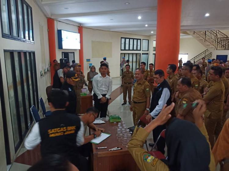 GEMETAR!! ASN Muarojambi Dites Urine Mendadak