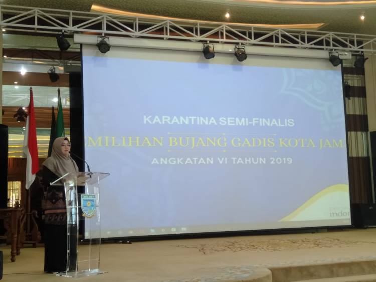 Yuliana Fasha: Bujang Gadis Jambi Harus Bisa Promosikan Kota Jambi