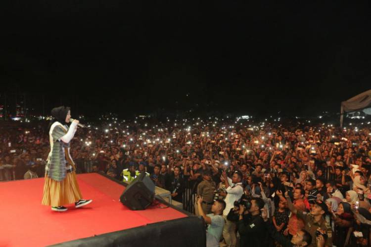 Nissa Sabyan Hipnotis Warga Banda Aceh