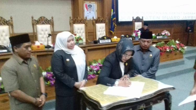 DPRD Muarojambi Setuju Ranperda Pertanggungjawaban Pelaksanaan APBD TA 2018