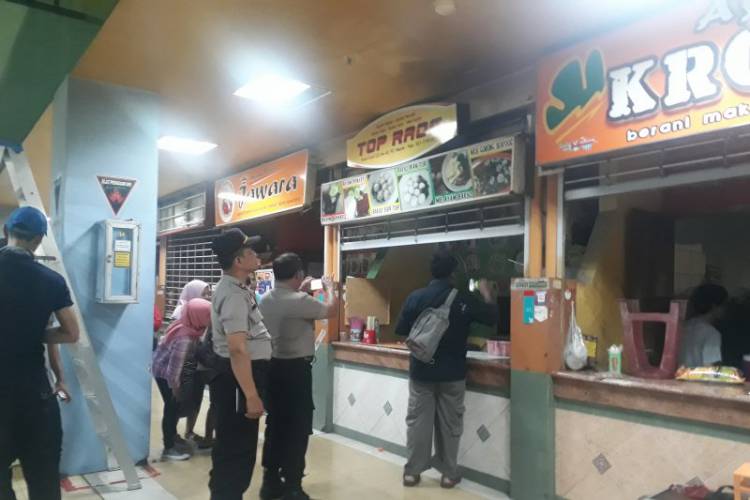 Foodcourt ITC Depok Terbakar