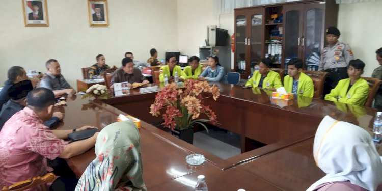 Tak Digubris Pihak Kampus, Mahasiswa Unaja Mengadu ke DPRD Jambi