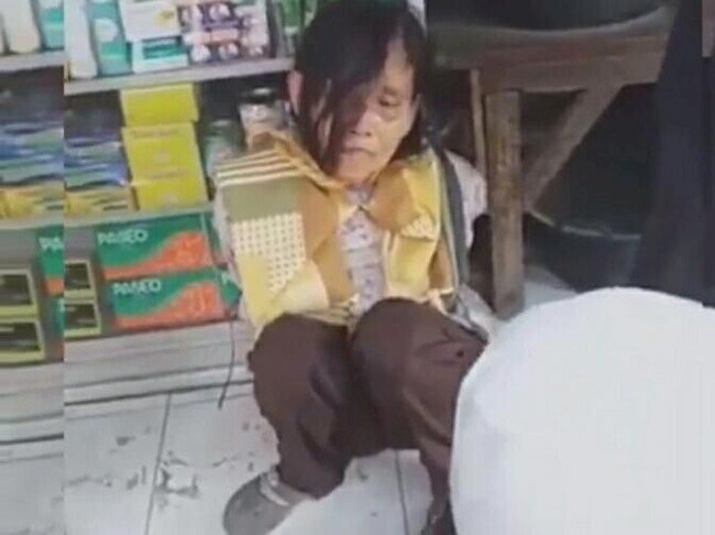 Pedih!! Nenek Pencuri Beras Ini Tangan Diikat dan Kaki Diinjak