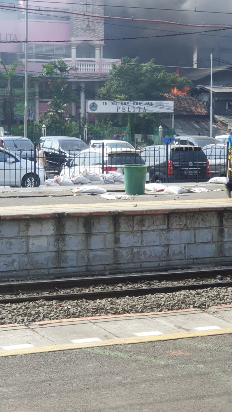 Kebakaran Landa Sekolah Pelita Jakarta Barat