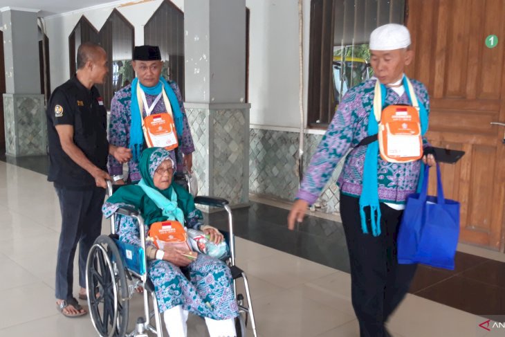 Calon Haji Tertua Embarkasi Pondok Gede Usia 99 Tahun