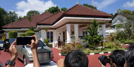 KPK Geledah Rumah Dinas Gubernur Kepri