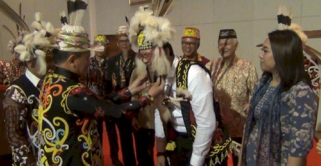 Netizen Penasaran, Puput Hamil ya Pak Ahok?