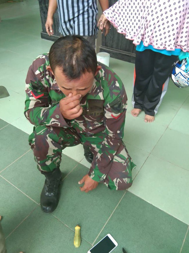 Duh..! Oknum TNI di Palembang Kepergok Warga Curi Kotak Amal Masjid